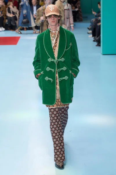 Look 64